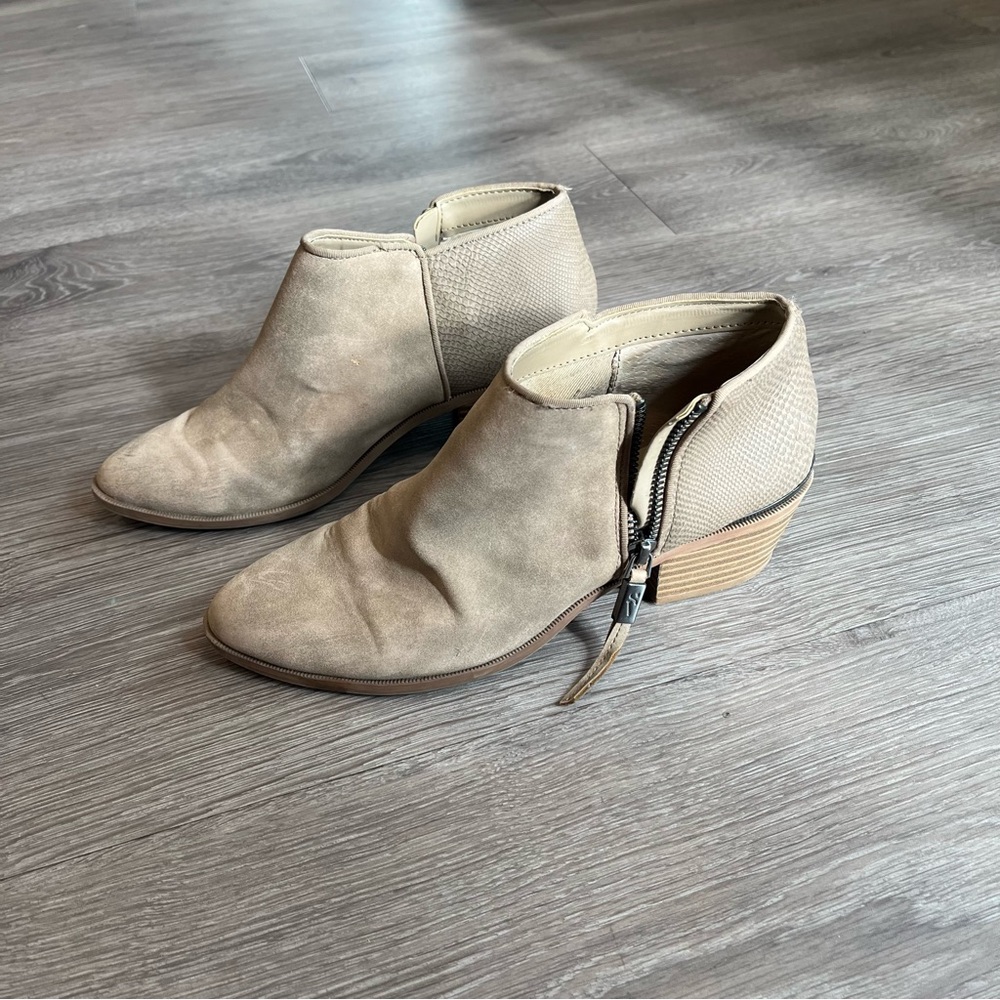Simply Vera Vera Wang Ankle Boots & Booties Tan Size 7.5 Comfort Classic Versati